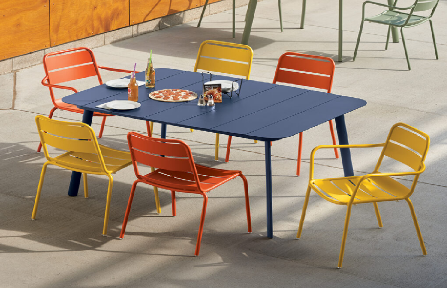 outdoor restaurant furniture